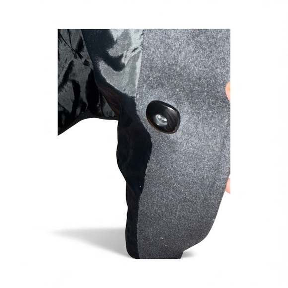 Sophisticated Black Trench Coat for Women - Picture 3 of 6